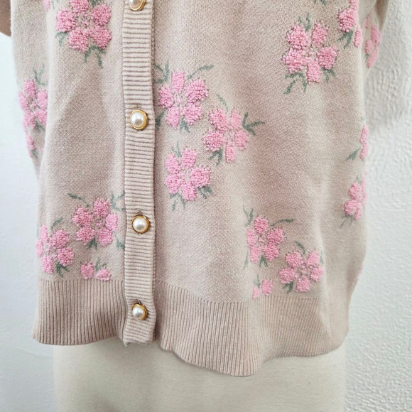 Dainty floral cardigan sweater tan pink short puff sleeves button down no size - Picture 4 of 5